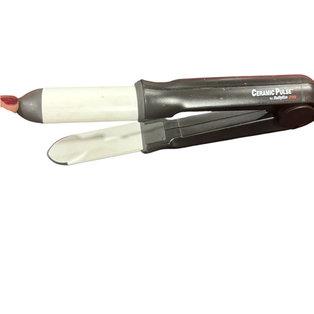 BaByliss PRO Ceramic Pulse Hair Straightener - Black and White